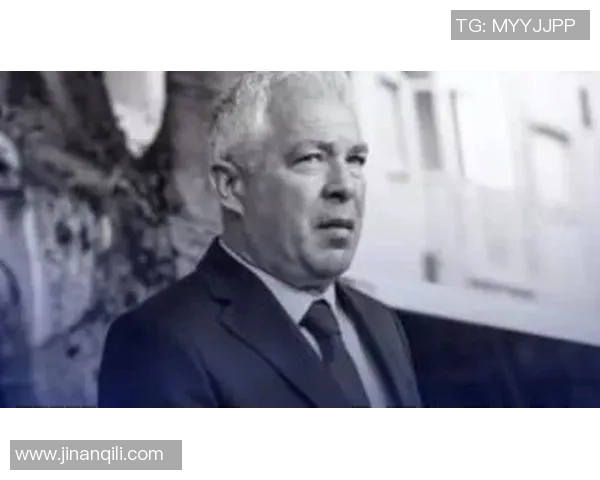 70岁传奇足球明星离世球迷哀悼其辉煌职业生涯与不朽贡献 70岁传奇足球明星离世球迷哀悼其辉煌职业生涯与不朽贡献