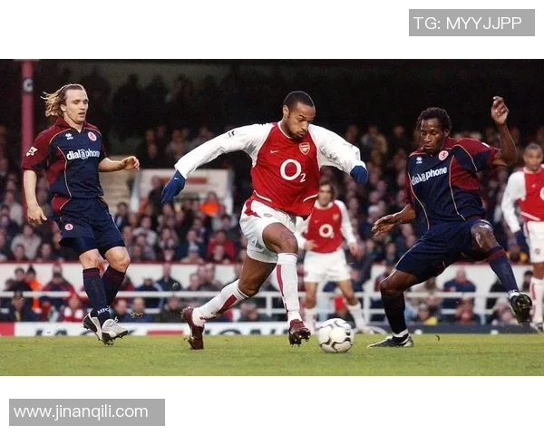 控球能力最强的足球明星盘点与他们的精彩瞬间回顾 控球能力最强的足球明星盘点与他们的精彩瞬间回顾