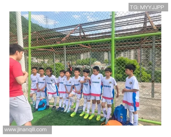 足球明星的多样玩法全解析让你领略球场魅力与技巧 足球明星的多样玩法全解析让你领略球场魅力与技巧